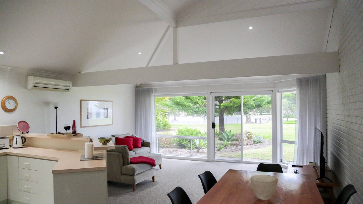 Port Lincoln House | Surfleet Holiday Unit~ the place that offers a little ‘beach-side’ getaway.