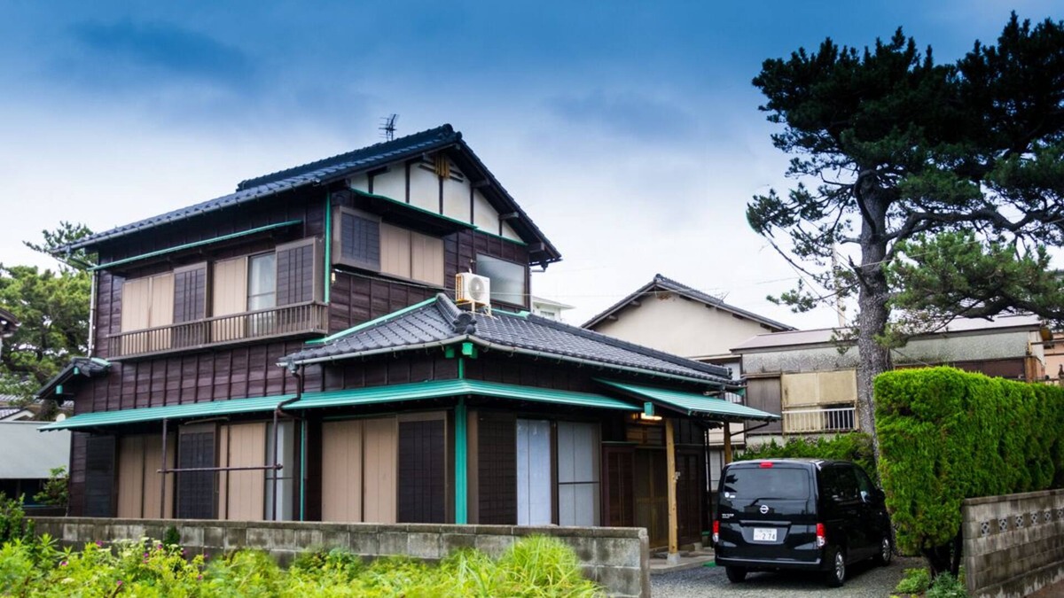 Nishina House | Surfs up! Beautiful Beach House with Onsen, in Nishiizu.