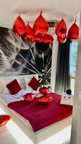 Faubourg-Raines Apartment | Surprise love, Mariage, fiançailles & Netflix & Park