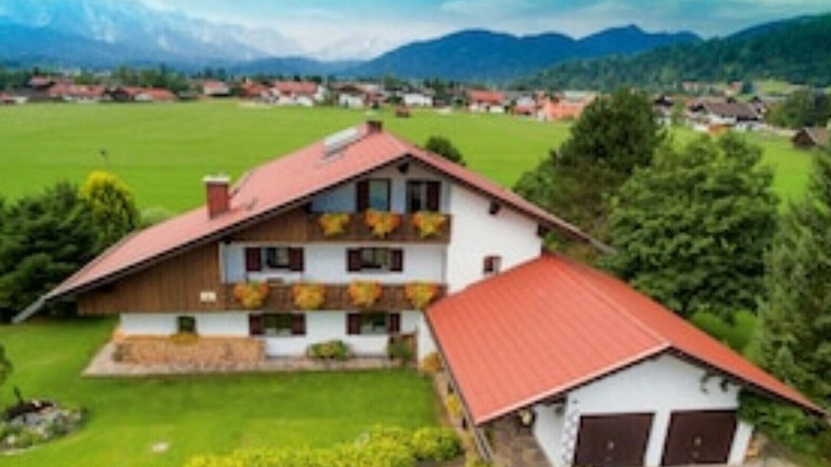 Wallgau Apartment | Surrounded by meadows, panoramic view, sunny balconies, quiet central location