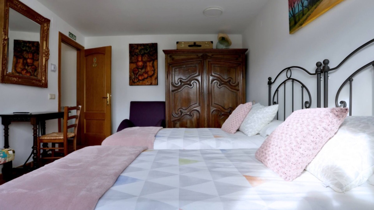 Allin Other | Surrounded by nature with 3 bedrooms, 3 bathrooms, kitchen-dining room and garden & BBQ.