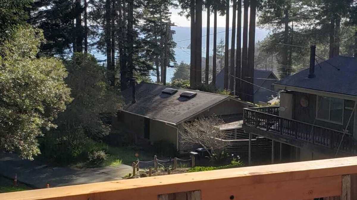 Anchor Bay House | Surrounded by Redwoods with Ocean View & beach access