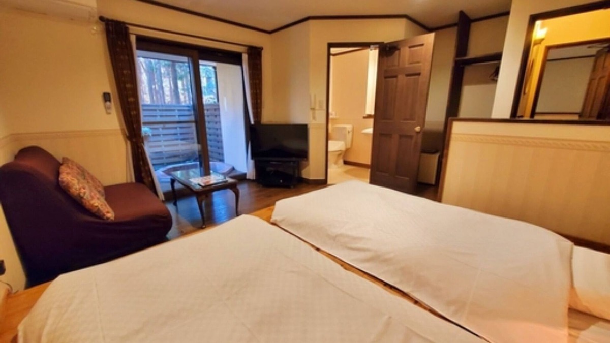Fujikawaguchiko Hotel | Surrounded by the fresh air and the chirping of bi/Minamitsurugun Yamanashi