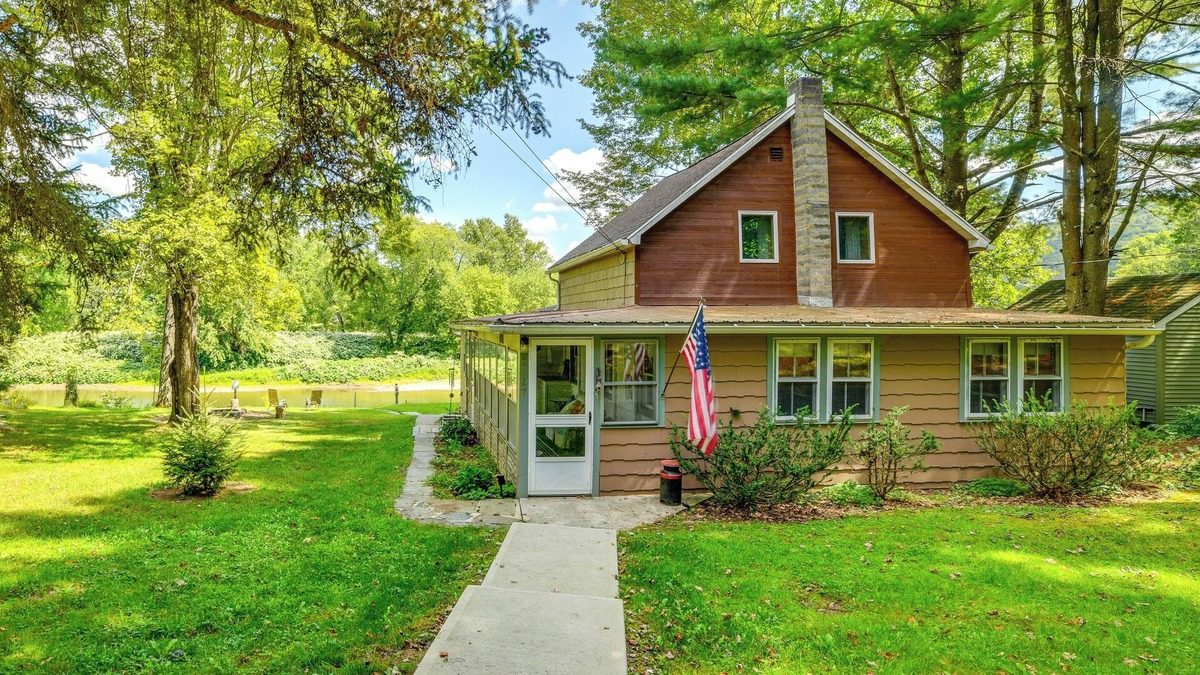 Susquehanna Cabin | Susquehanna River Cabin: Hike, Hunt & Fish!