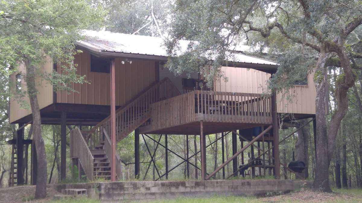 Branford Cabin | Suwannee River Cabin - 24 Private Wooded Acres- 500' Waterfront-Dock-Dogs OK