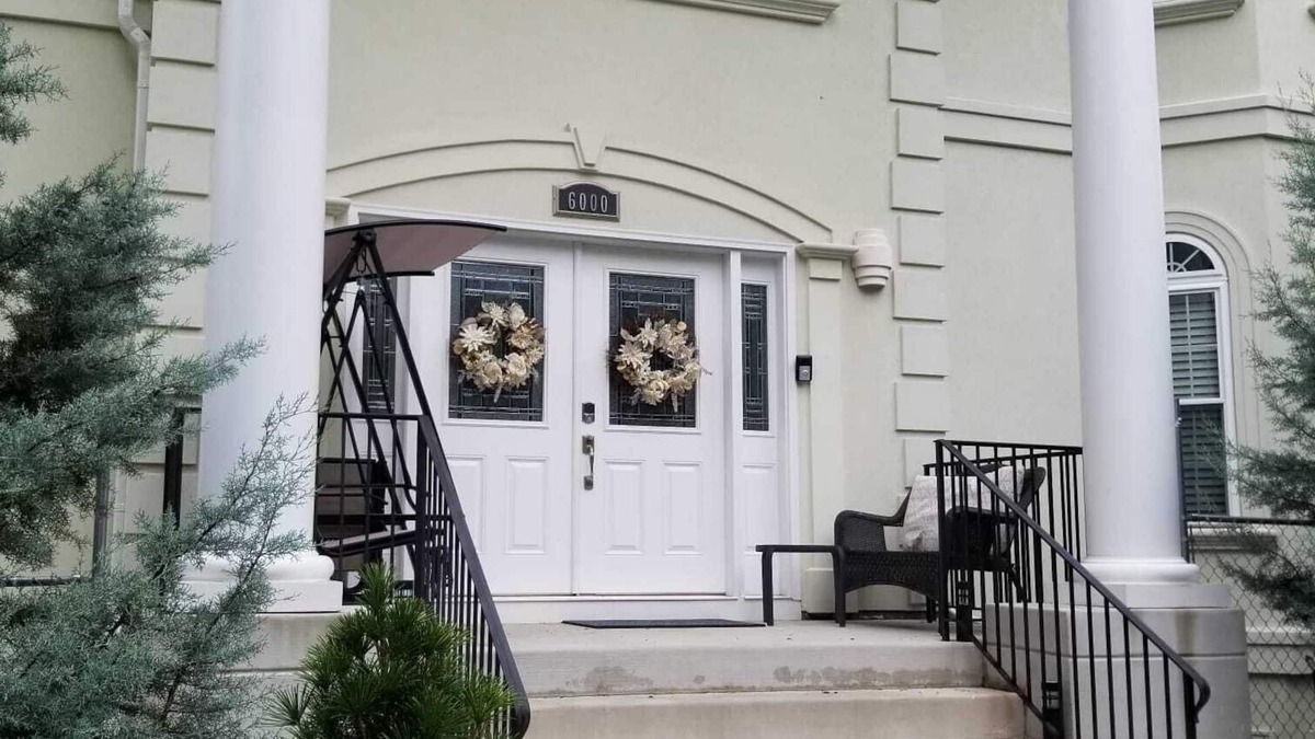 Derwood Apartment | Suzie's Luxurious 2 Bedrooms 2 Bathrooms 1550 sf
