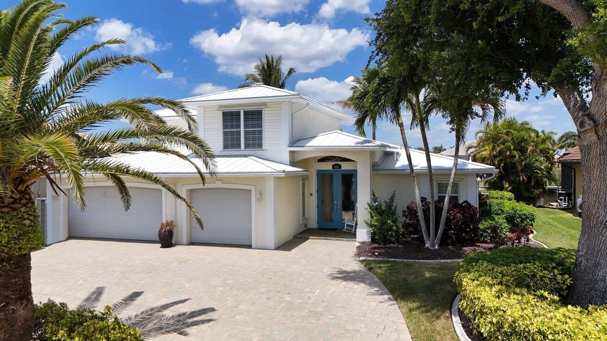 Pelican House | SW CAPE CORAL: 5 BR 4 BA CANAL HOME with BOAT DOCK w/heated/lit pool, jacuzzi