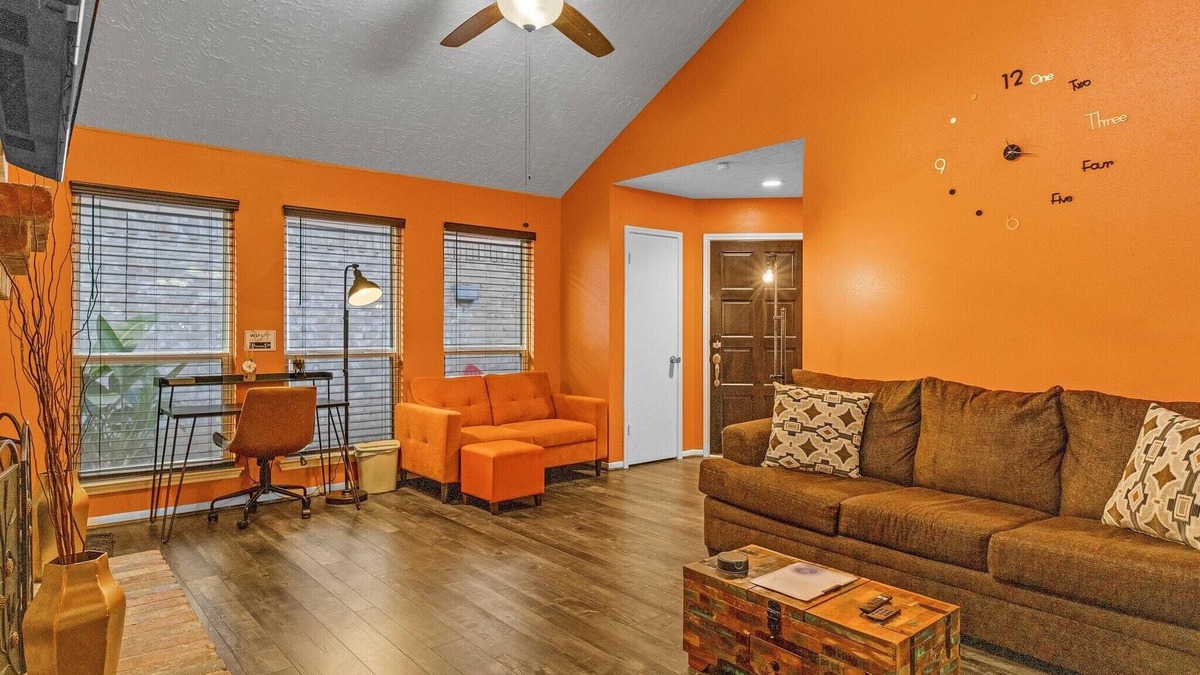 Greater Fondren Southwest House | "SW Houston Eclectic Living" Long Stays Welcome!