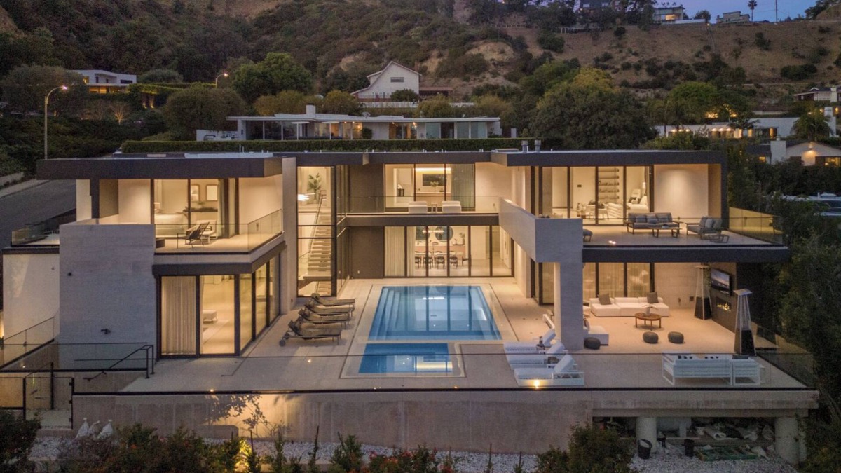 The Bird Streets Villa | Swallow Sanctuary - A Modern Marvel in the Heart of LA