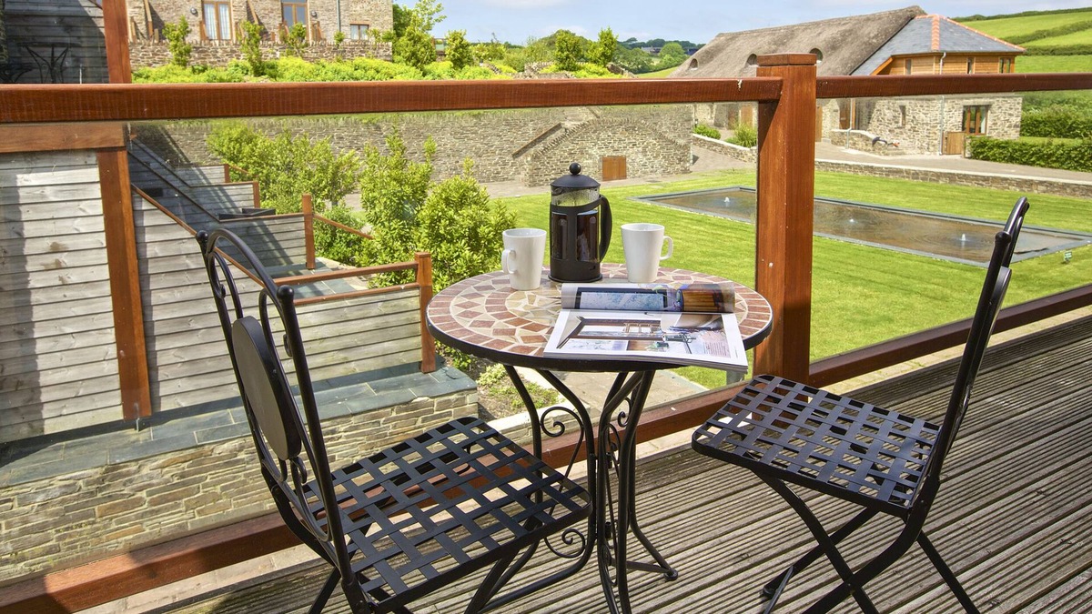 Bugford Cottage | SWALLOWS, family friendly, with pool in Blackawton