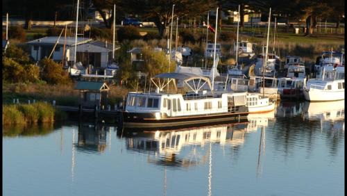 Goolwa Boat Rental | Swamp Fox luxury 2BR Dutch Barge