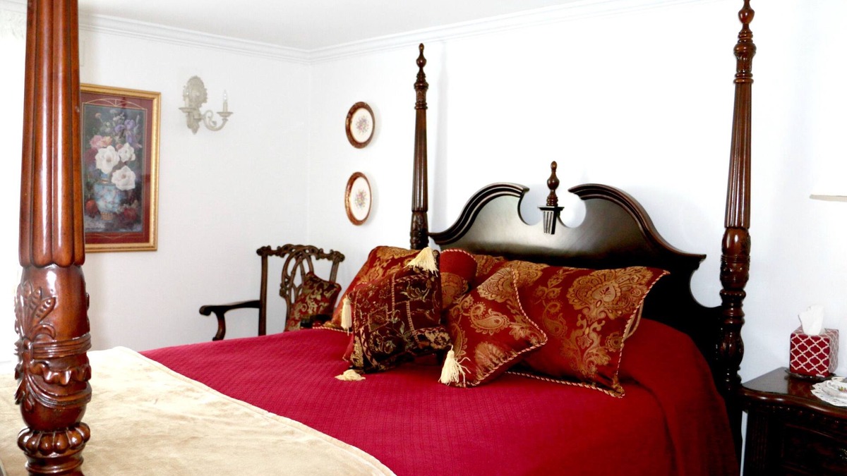 Galeton Cottage | Swan Meadow Cottages Resort, A Private Victorian Style Cottage
