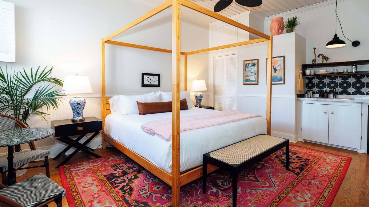 Historic Railroad District House | Swank Boutique Suites | King with Soaking Tub