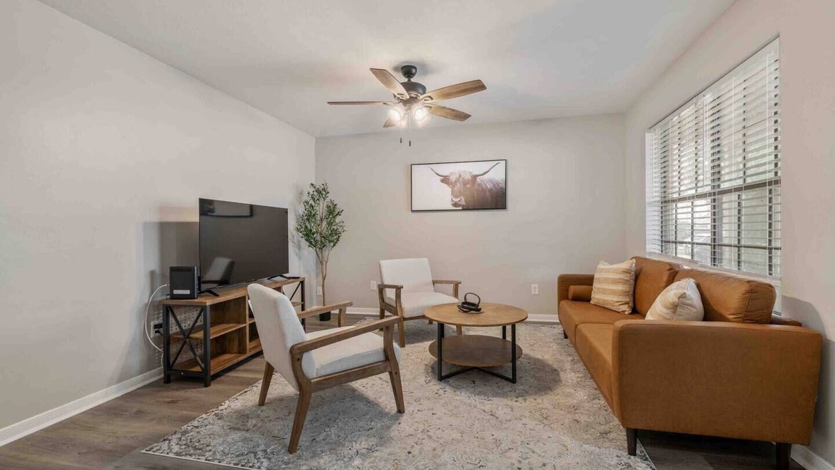 Southwood Valley Apartment | Swanky AgPad - less than 10 min to Kyle field