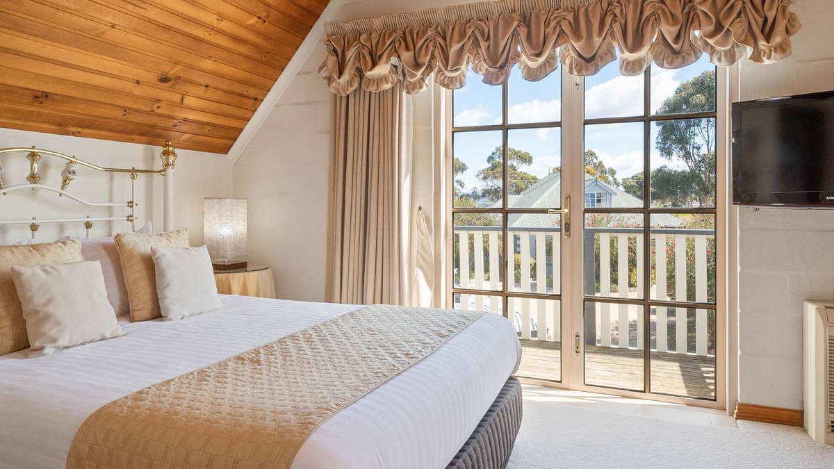 Swansea Hotel | Swansea Cottages & Lodge Suites