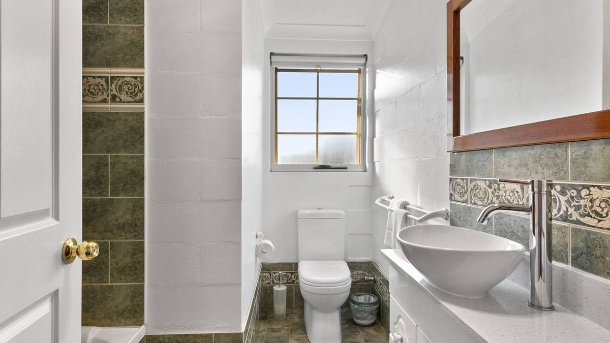 Swansea Cabin | Swansea - "Cottages" Studio Lodge Suites" in Sherbourne Lodge.