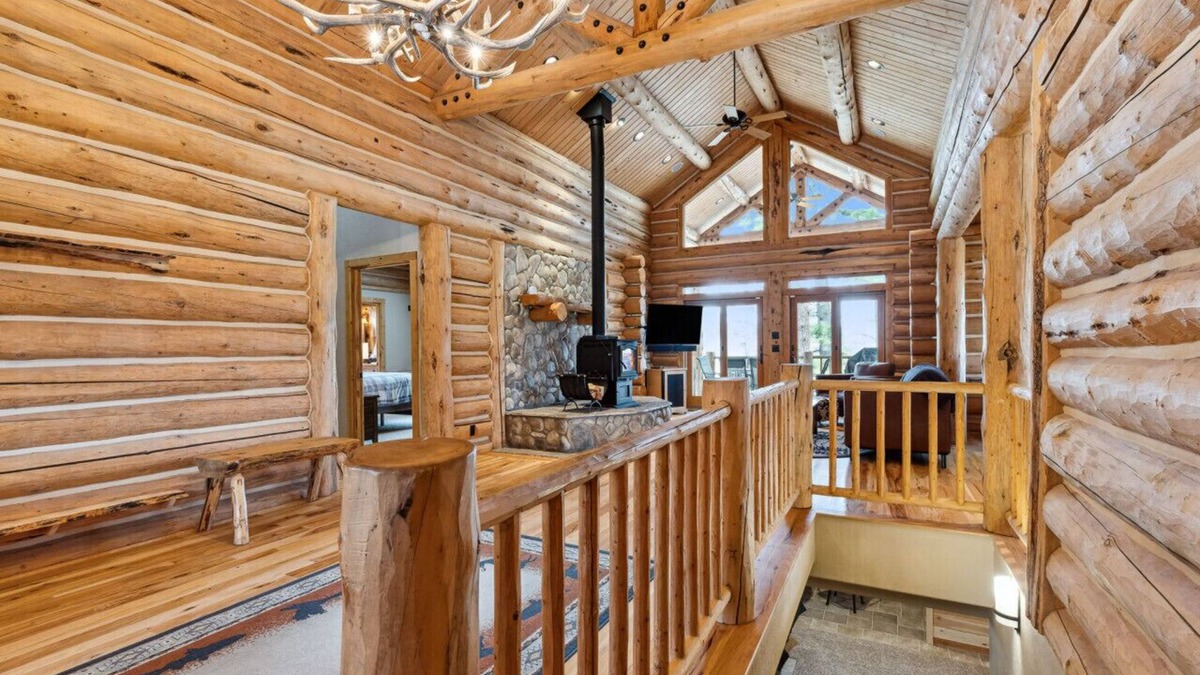 Victor Cabin | Sweathouse Creek Lodge