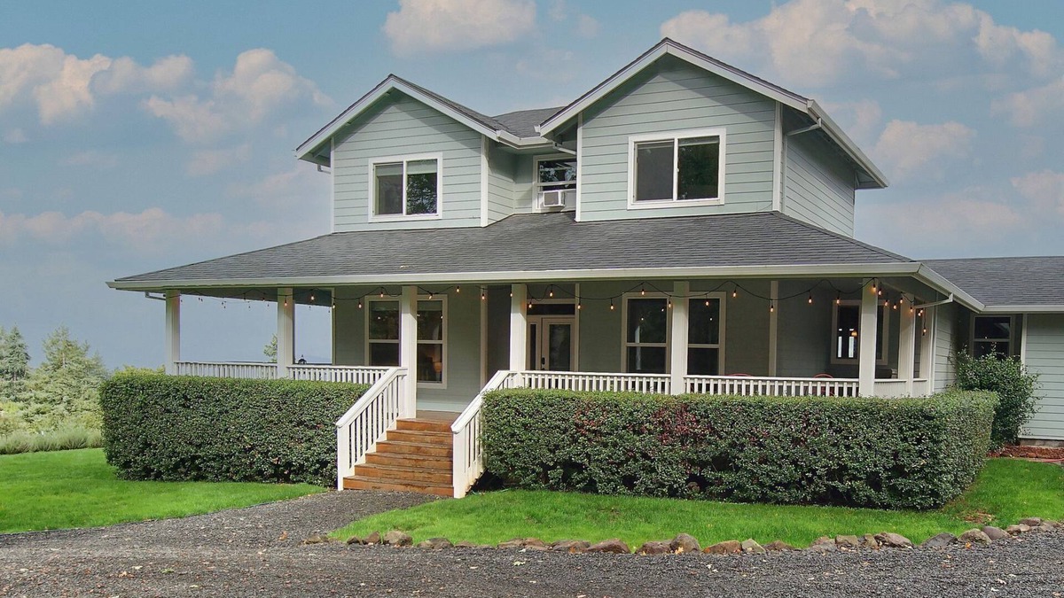 Amity House | Sweeping Views | Close to Vineyards