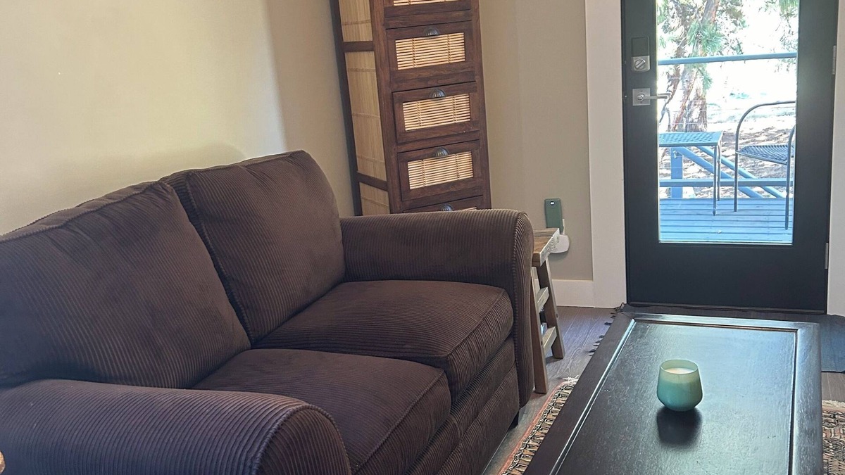 Bend Apartment | sweet apartment in trees pet friendly
