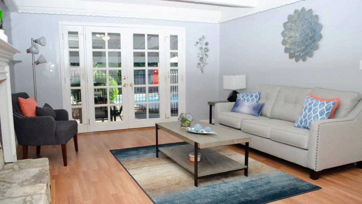 Southwestern Sacramento House | Sweet charming large 3bd home with pool