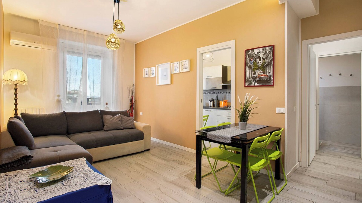 Affori Apartment | Sweet Chloe Milano Apartment with a Balcony and Wi-Fi