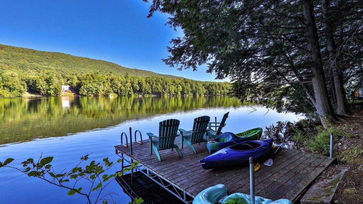 Forest Dale House | Sweet Cottage at Fern Lake – Cozy Lakefront Retreat with Private Dock & Kayaks