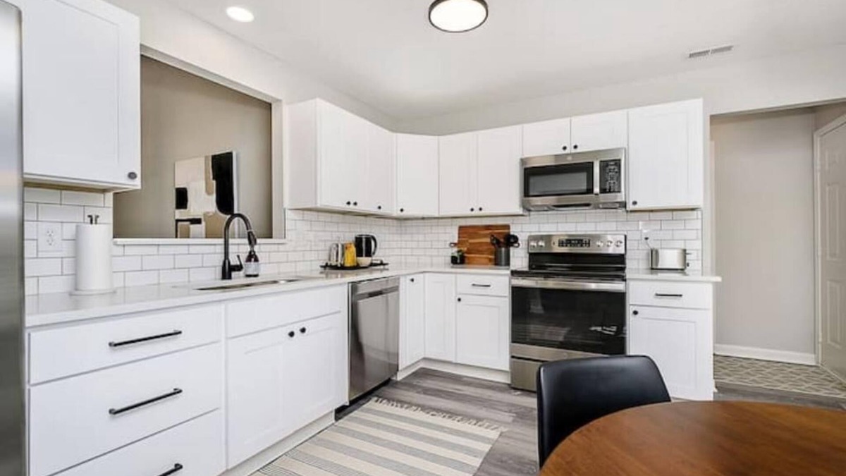 Fishers House | Sweet Creek Retreat-Beautiful Fishers-EV friendly