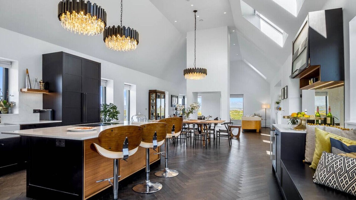 Ballyconneely Ski Chalet | Sweet Garden - A memorable stay