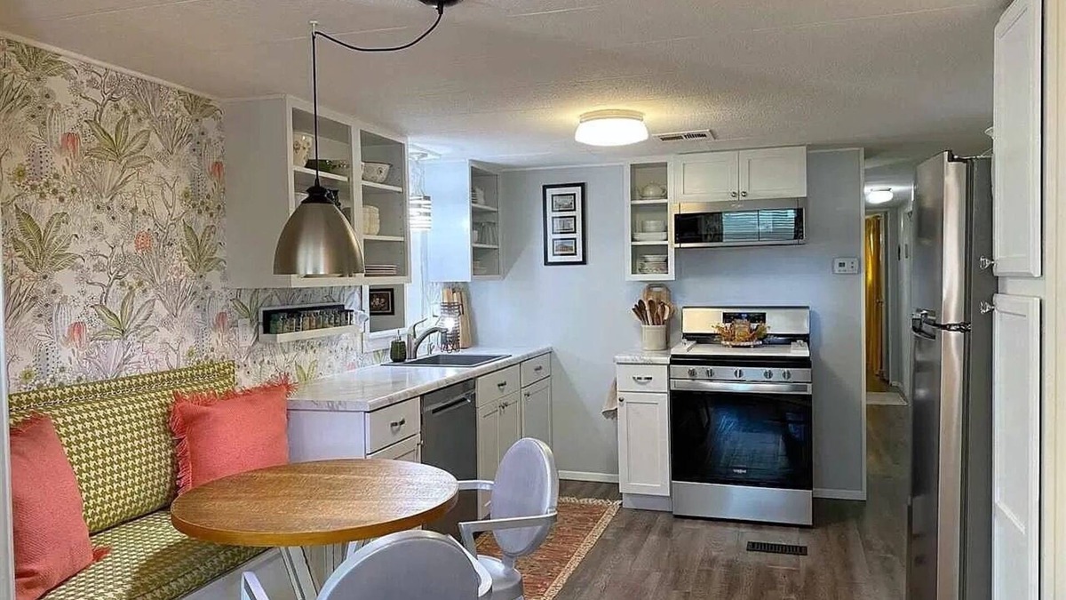 Yuma House | Sweet little Casita located in the heart of Yuma. 55+ park. Golf Cart included