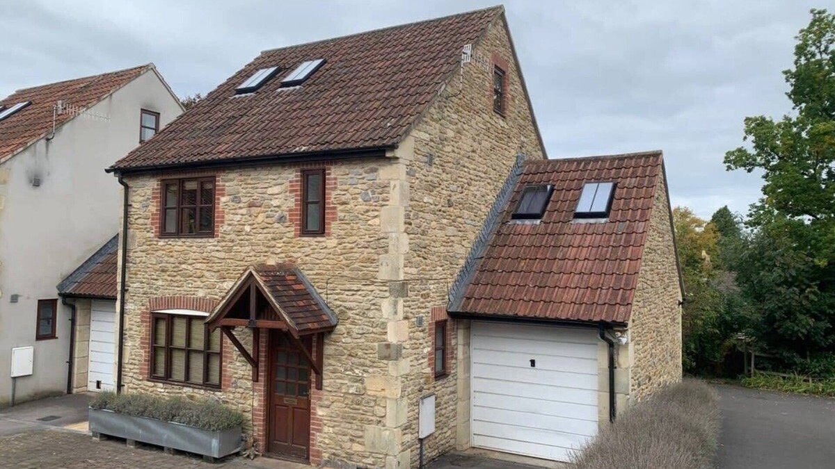 Frome House | Sweet Modern Country Cottage with Garden