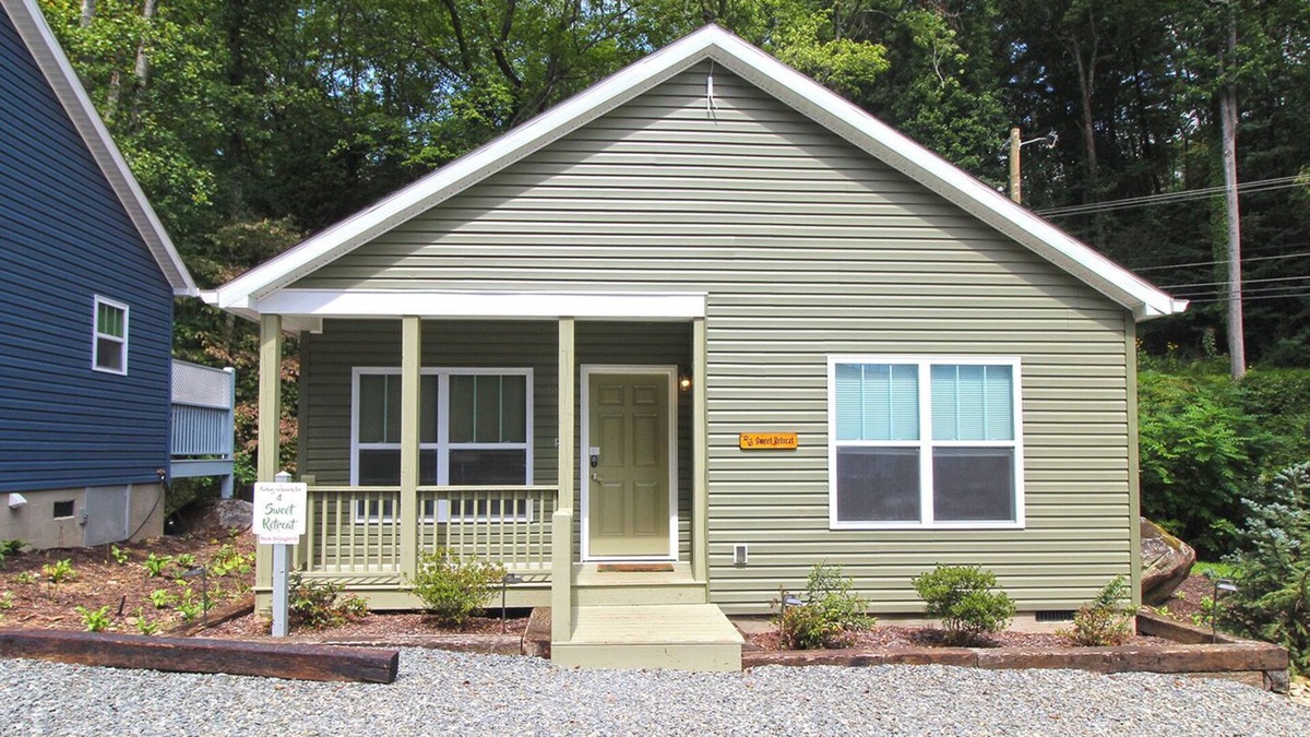 Bryson City Cabin | Sweet Retreat- Bryson Village