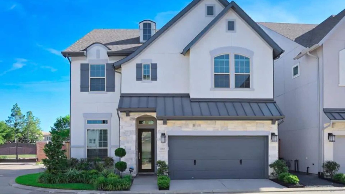 George Bush Park/Eldridge House | Sweet Retreat, Snug 3-Story 4-Bedroom Home Garage WiFi Pool