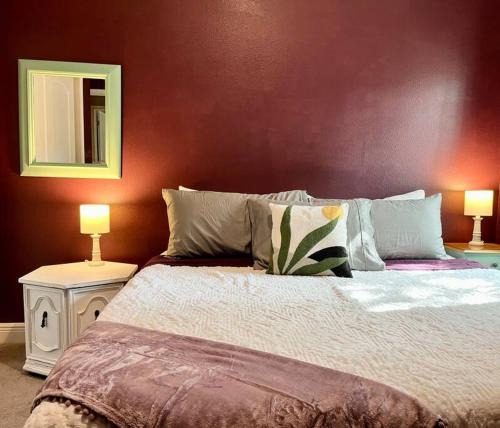 Sanford House | Sweet Stay with fully fenced yard