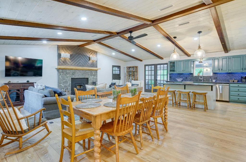 Hayesville House | Sweetwater Bluff Home On The Hiawassee with Views!