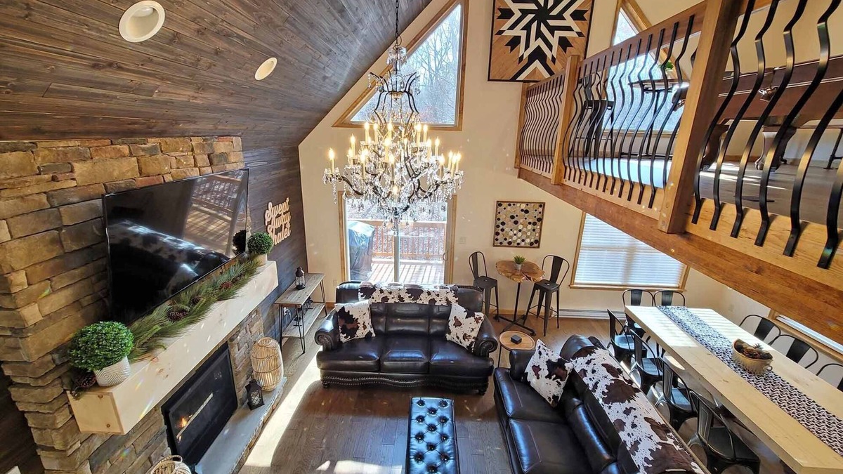 Albrightsville Ski Chalet | Swept Away Chalet - Luxurious NEW 6 BR Sleeps 16