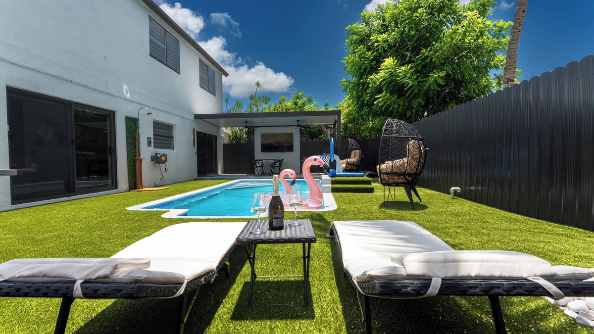 Princeton House | Swim, Sip & Stay-Your private POOL Gateway!Midway to Key Largo and Miami Beach.