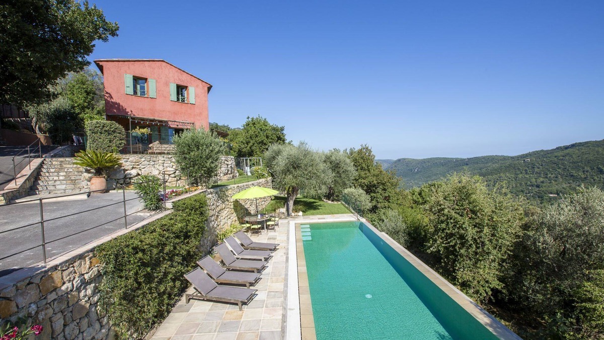 Le Bar-sur-Loup Villa | Swimmers paradise with 16m infinity pool- Amazing view- Beautiful family house
