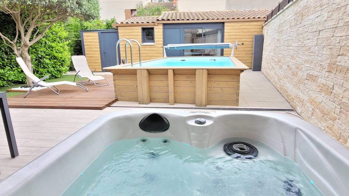 Jonquerettes Apartment | Swimming pool, Jacuzzi, private garden. Avignon, L'isle-sur-sorgues, Luberon, Provence