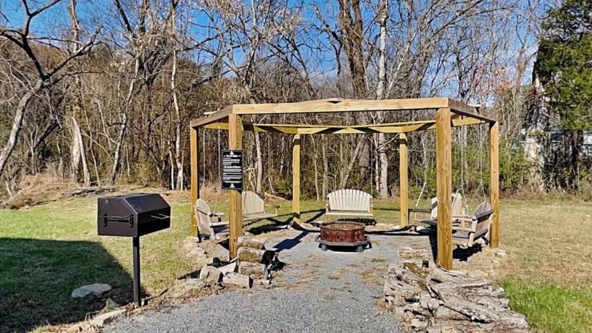 Sevierville Cabin | Swinging S'mores