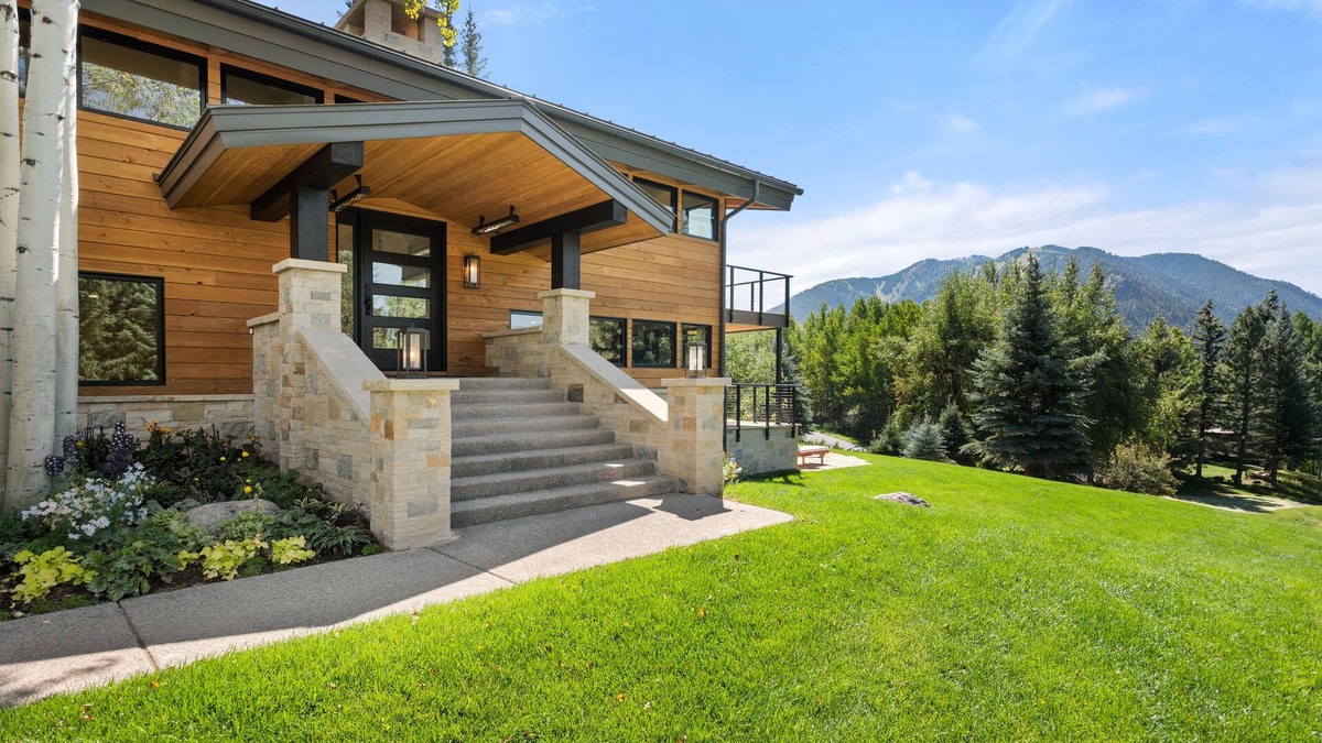 Red Mountain House | Swish Chalet off Willoughby Way, Lower Red Mountain