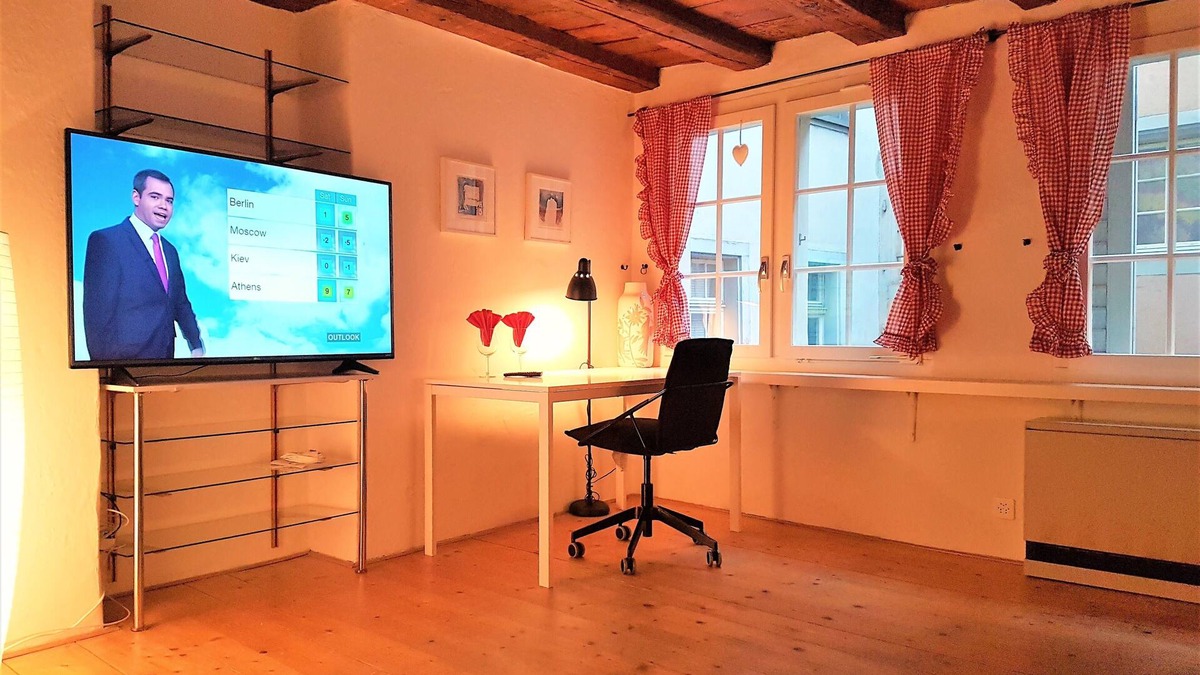 Hochschulen Apartment | swiss Chalet style studio - top located