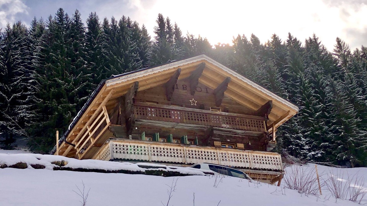 Vers L'Eglise Ski Chalet | Swiss Chalet with Hot Tub - Chalet Des Sources
