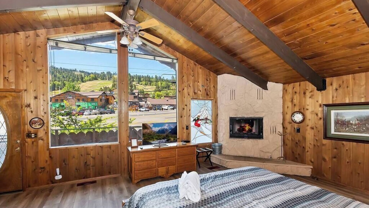 Big Bear Lake House | Swiss Mansion - Snow Summit Private Entrance
