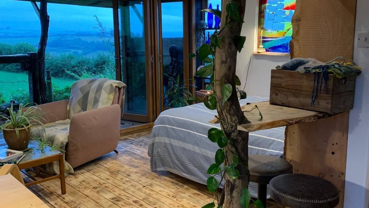 Llanelli Apartment | Swiss Valley Cabin - WoodFired Hot Tub & Therapies
