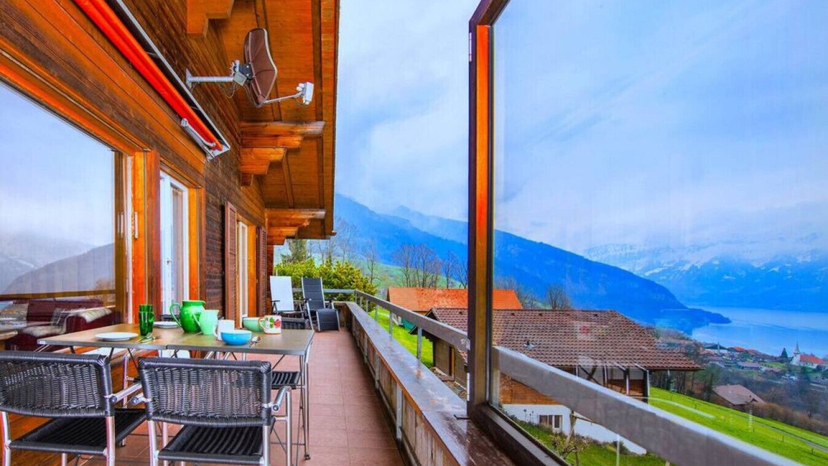 Aeschlen ob Gunten Apartment | SwissHut Stunning Views Alps & Lake - Apart. Lena Up