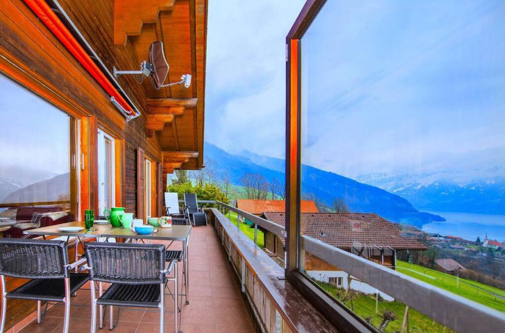 Aeschlen ob Gunten Ski Chalet | SwissHut Stunning Views Alps Lake - Chalet Lena