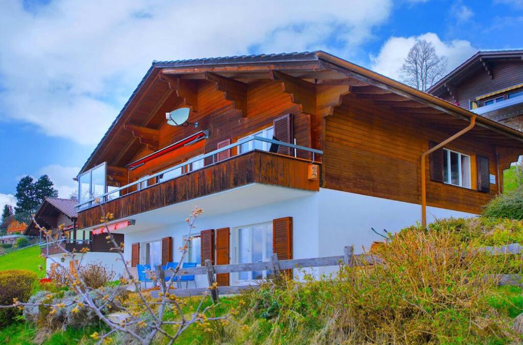 Aeschlen ob Gunten Apartment | SwissHut Stunning Views Alps Lake - Apart. Lena Down