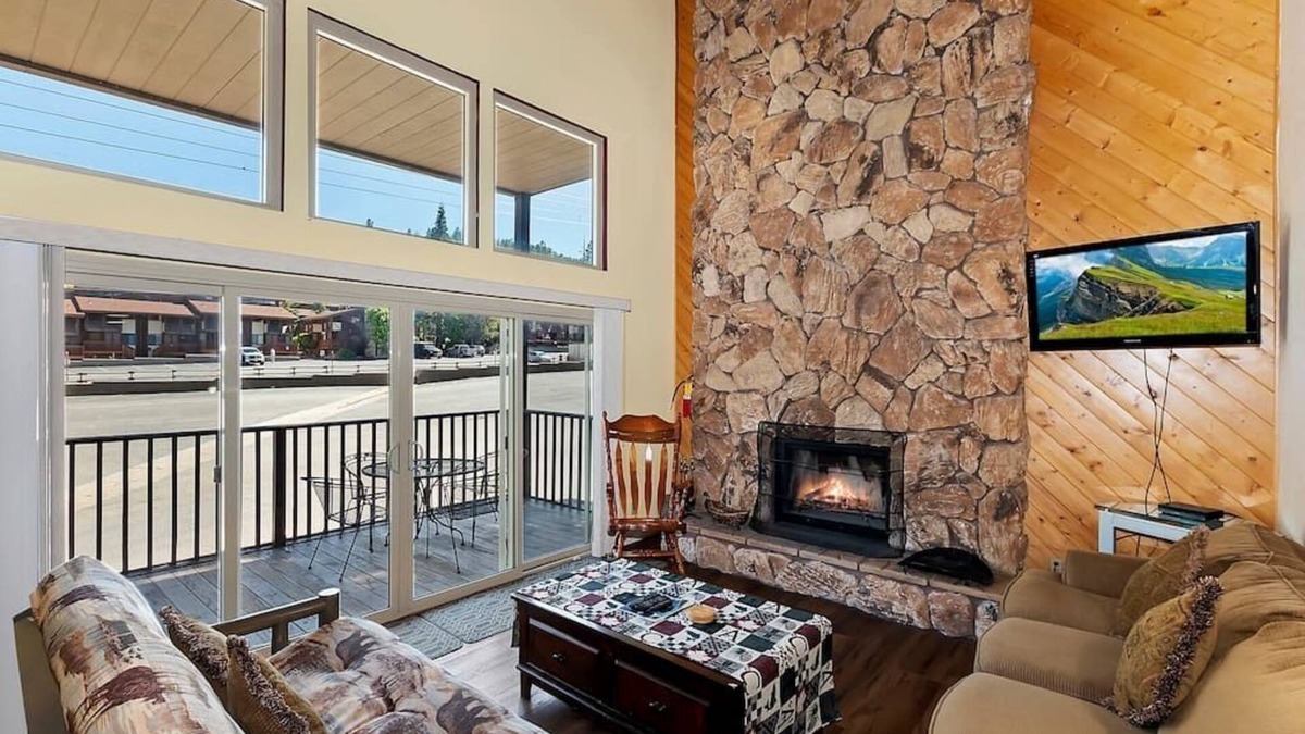 Big Bear Lake Apartment | Switzerland Summit C Ski In/out
