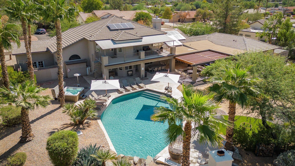 Buenavante House | SWSS - Ultimate Neighborhood Getaway: Pool, Hot Tub, Games & Concierge Services at Luxe