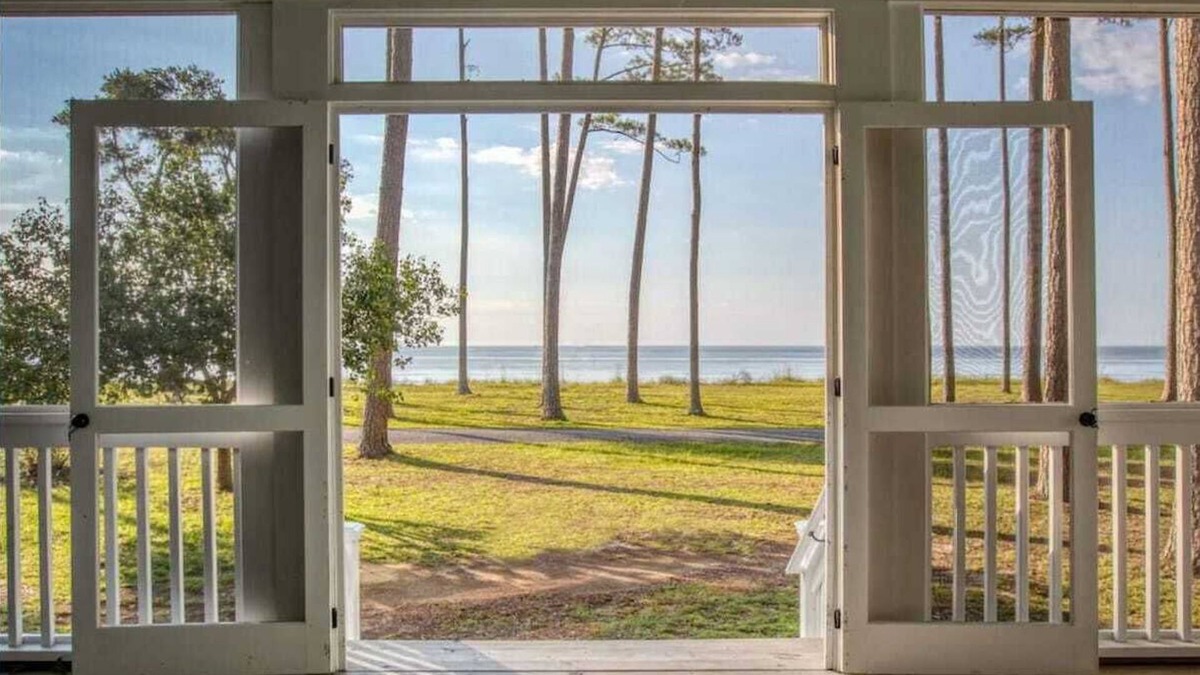 Melrose on the Beach House | Sycamore Cottage - Ocean View Retreat